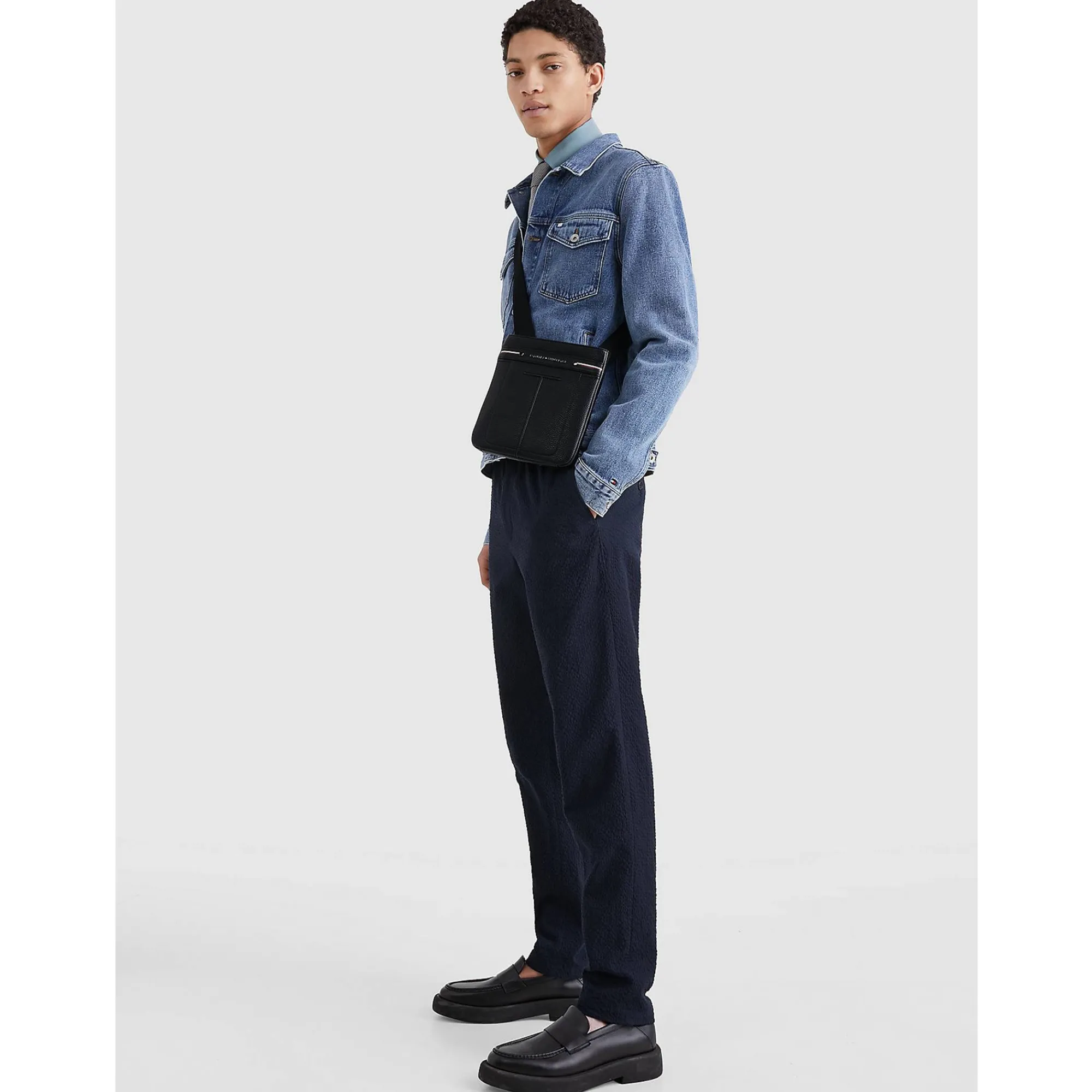 Tommy Hilfiger Sacoches Homme*Petit sac bandouliere Emblematique Central Noir